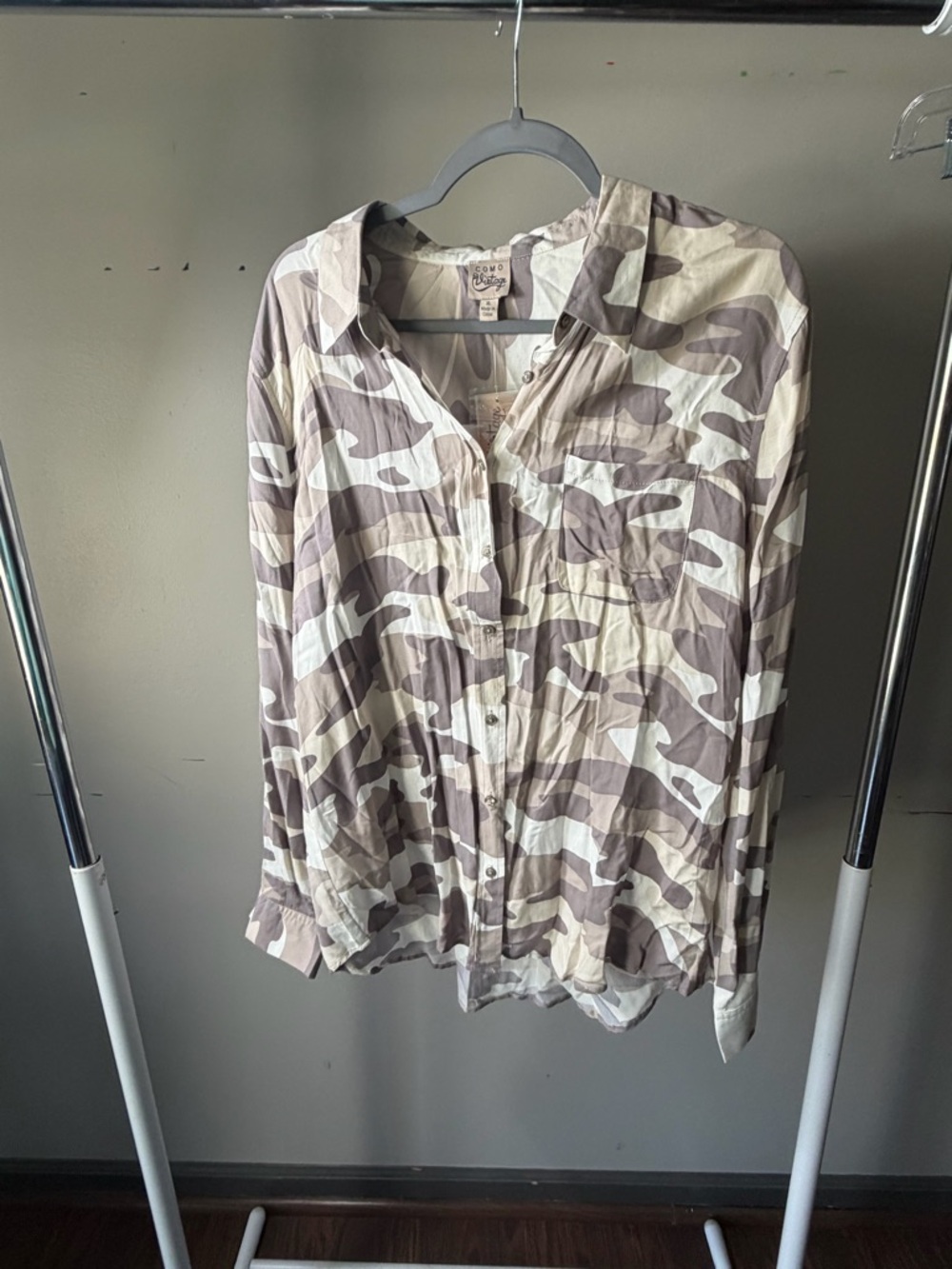 Como Vintage Neutral Camo Button-Up in Cream and Gray